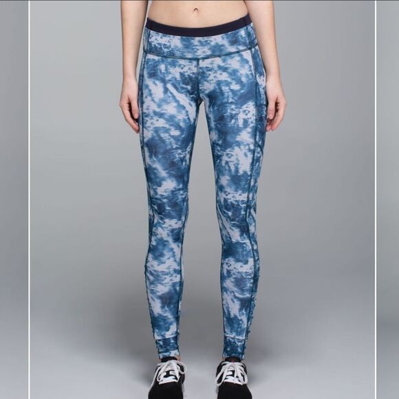 Lululemon Speed Tight III Luxtreme
Sea Side Silver Fox Alberta Lake / Naval Blue - Picture 2 of 12